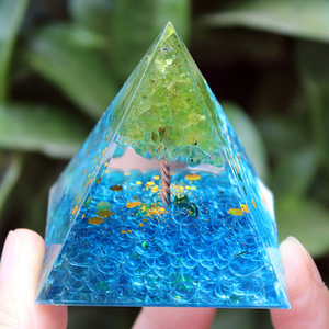 <b>Crystal</b> <b>Chip</b> Pyramid Resin Epoxy Craft 5cm Home Decoration Handmade Desktop Ornament - Product Image 2