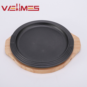 Piastra Rotonda in Ghisa Pretrattata Antiaderente per Bistecche, Vassoio di Servizio in Legno, Piatto da Griglia Multimisura per BBQ Coreano e Steakhouse - Product Image 3
