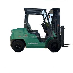 Montacargas Diésel Mitsubishi FD30 de 3 Toneladas y 4.5 Metros con Tres Mástiles - Product Image 1