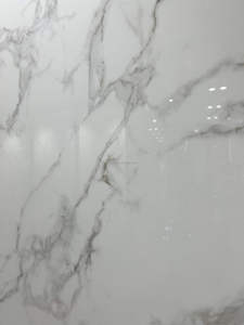 Azulejos de Piedra Sinterizada Blanca para <span class=keywords><strong>Escaleras</strong></span>, Azulejos de Pared con Aspecto de Mármol Pulido y Esmaltado, Azulejos de Mármol Esmaltado para Sala de Estar - Product Image 5