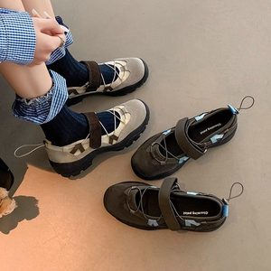 <span class=keywords><strong>Scarpe</strong></span> Mary Jane Retrò <span class=keywords><strong>con</strong></span> <span class=keywords><strong>Velcro</strong></span> e Suola Spessa, Nuova Collezione Autunno 2025, Sneakers Funzionali Stile Ballerina <span class=keywords><strong>con</strong></span> Tomaia in PU - Product Image 1