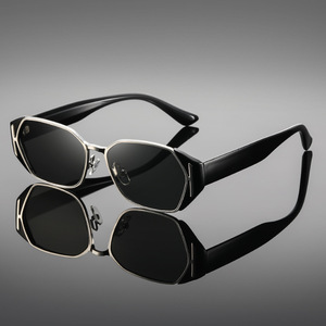 Gafas de sol retro poligonales UV400 con montura de PC, lentes negras y grises, montura completa, unisex, para viajes y conducción - Product Image 3