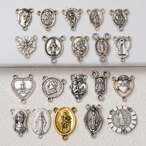 Pendentif miniature personnalisé en forme de Saint Jude, mécanique, fait main, inspiré des créateurs, exclusif, pour sac à main - Product Image 4