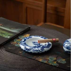 <span class=keywords><strong>Table</strong></span> <span class=keywords><strong>basse</strong></span> moderne en céramique bleu blanc cendrier porte-cigare grand ornement de salon maison style chinois Fujian - Product Image 2