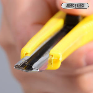 Cuchillo utilitario Jingfeng con hoja de 9 mm, plástico amarillo, retráctil manual, para cortar y trabajar manualidades. - Product Image 2