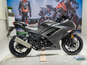 Moto d'occasion <span class=keywords><strong>Kawasaki</strong></span> Ninja avec moteurs de 250cc et 400cc, puissante et palpitante. - Product Image 5