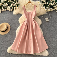 Robe décontractée élégante pour femme WIWT, col carré, sans manches, coupe trapèze, plissée, évasée, longueur midi, pour tous les jours, les fêtes et les vacances