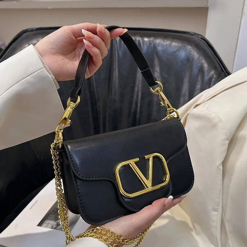 2023 New Famous Designer Brand Chain Shoulder Messenger Bags borsa e borsette da donna con lettera in metallo di alta qualità piccola borsa quadrata