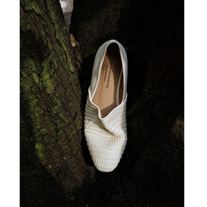 Chaussures plates blanches en tricot, neuves, à bout rond, confortables, mi-mollet, style old money, pour femmes - Product Image 2