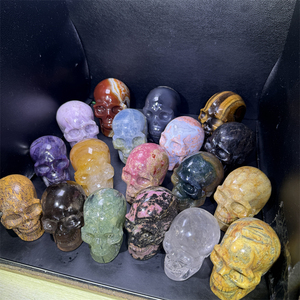 Figuras de Calaveras Talladas a Mano con Gemas Naturales de Alta Calidad, Piedras Curativas Personalizadas para Decoración Espiritual - Product Image 3