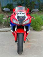 Moto de course sur circuit d'occasion Honda CBR1000RR 1000cc, quatre cylindres, sportive, rouge Repsol