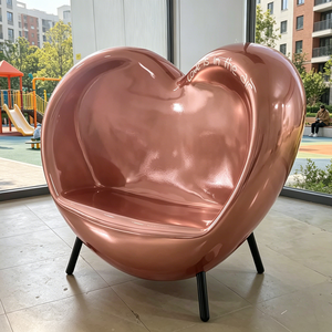 Silla Escultura Corazón Romántico Rojo Brillante, Silla de Espera Pública, Muebles de Arte Personalizados para Tiendas Pop-up, Centros Comerciales, Plazas y Jardines - Product Image 2