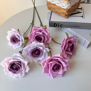 Fabbrica all'ingrosso all'ingrosso <span class=keywords><strong>di</strong></span> alta qualità <span class=keywords><strong>raso</strong></span> artificiale tre Rose capolini rosso blu decorativi <span class=keywords><strong>di</strong></span> seta <span class=keywords><strong>fiori</strong></span> <span class=keywords><strong>di</strong></span> rosa - Product Image 1