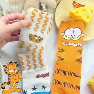 Chaussettes amples Garfield pour femmes, jaunes et blanches, motif dessin animé, mi-mollet, respirantes, absorbant la transpiration, pour jeunes - Product Image 2