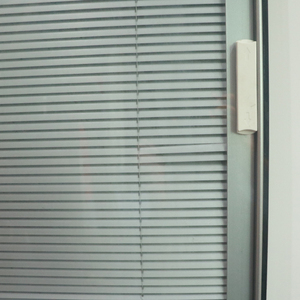 Rèm Phong Cách Kinh Doanh Điều Khiển Lò Xo Trong Rèm <span class=keywords><strong>Venetian</strong></span> Kính Đôi Để Trang Trí Văn Phòng - Product Image 6