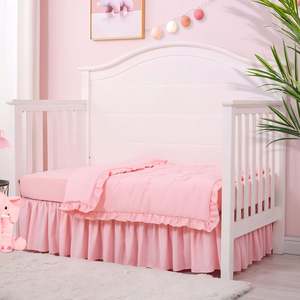 Ensemble de literie pour bébé de taille standard, mignon, uni, à volants, matelassé, comprend une couette, un drap-housse, une jupe de lit - Product Image 2