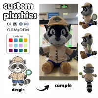Fabricant de jouets en peluche personnalisés : Raton laveur en peluche doux et moelleux avec chapeau de détective, objets de collection sur le thème du mystère, porte-clés poupée en peluche personnalisée