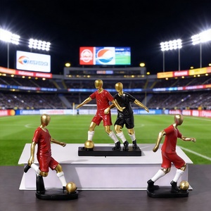 Figurine <span class=keywords><strong>de</strong></span> joueur <span class=keywords><strong>de</strong></span> <span class=keywords><strong>football</strong></span> en résine peinte à la main, ornement sportif moderne, statue <span class=keywords><strong>de</strong></span> <span class=keywords><strong>football</strong></span> pour la décoration <span class=keywords><strong>de</strong></span> la maison, <span class=keywords><strong>du</strong></span> bureau ou <span class=keywords><strong>du</strong></span> bureau à domicile - Product Image 3