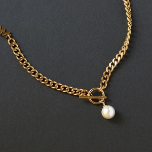 Collar de Cadena Cubana con Cierre OT de Acero Inoxidable Clásico y Elegante, con Letras del Alfabeto y Perlas de Imitación - Product Image 2
