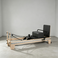 Machine de Pilates Reformer en bois d'érable avec rails en acier inoxydable à haute résistance, ressorts et accessoires pour studio et salle de sport