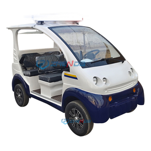 Véhicule de patrouille électrique à toit ouvert blanc et bleu marine avec barre lumineuse d'avertissement intégrée - Product Image 1