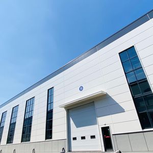 Nhà xưởng Kết Cấu Thép công nghiệp prefab/nhà kho với hệ thống cần cẩu trên cao và các giải pháp thông gió. - Product Image 1