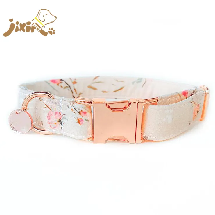 Collier de chien de tissu de coton de modèle de fleur avec le Hardare fort en métal