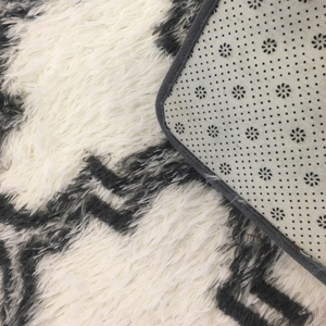 Tapis antidérapant à poils longs, accessoire personnalisé en polyester et peluche, shaggy, pelucheux, pour salon, 30 unités - Product Image 3