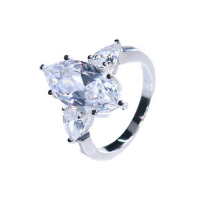 Bague de fiançailles en argent sterling 925 avec moissanite blanche pour femme, sertie de griffes, coupe classique poire brillante, pierre centrale 6x12mm - Product Image 1