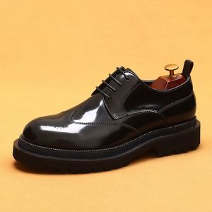 รองเท้าหนังผู้ชายสไตล์อังกฤษแบบ Brogues บุภายในด้วยหนังวัวแท้ น้ำหนักเบา พื้นหนา แบบ Oxford เงางาม เหมาะสำหรับใส่ทำงานหรือลำลอง - Product Image 5