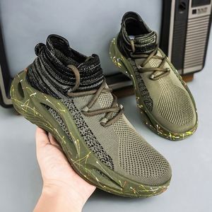 Zapatos transpirables de punto para hombre, modelo nuevo de verano, de malla, ligeros, sin cordones, de suela blanda, informales, deportivos, versátiles y modernos - Product Image 1