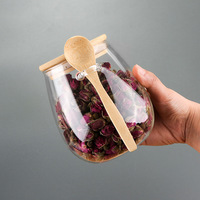 Pot en verre hermétique pour la maison avec couvercle en bois et cuillère, design moderne et minimaliste pour le stockage des aliments, des produits secs, du thé aux fleurs et des assaisonnements