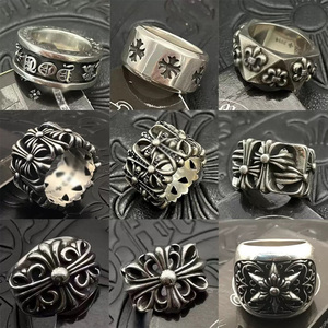 Anello Vintage Colorato dal Design Unico, Anelli a Croce e Fiore, Stile Retrò Punk Trendy Hip Hop, Anelli in Metallo Traforato per Uomo - Product Image 1