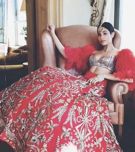 Veste indienne/pakistanaise à broderie lourde royale avec robe Lehenga pour mariages Collection 2019 - Product Image 6