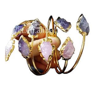 WT-B183 Vintage Fashion Trendy Wholesale <span class=keywords><strong>bracciale</strong></span> con <span class=keywords><strong>ametista</strong></span> a doppia punta di freccia, <span class=keywords><strong>bracciale</strong></span> con polsino placcato <span class=keywords><strong>oro</strong></span> regolabile 24k - Product Image 1