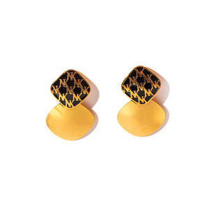 Boucles d'oreilles pendantes tendance en acier inoxydable 316L avec placage or PVD, durables et résistantes - Product Image 1