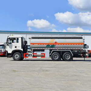 รถบรรทุกน้ำมันดีเซล HOWO 6x4 ความจุ 20,000 ลิตร สำหรับบรรจุสารเคมีหนัก กำลัง 351-450 แรงม้า พร้อมเกียร์ธรรมดา - Product Image 3