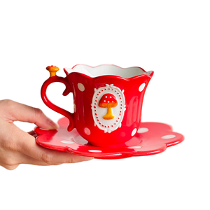 Juego de Taza y Platillo de Cerámica de Alta Calidad con Diseño de Hongo Rojo, Color Subesmaltado, Estilo Japonés Moderno, Apto para Lavavajillas y Microondas - Product Image 1