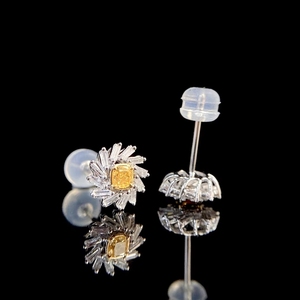 Xinfly Wholesale Au750 <b>Fine</b> Jewelry Custom Classic 0.28ct Yellow 18K Real Gold Pinwheel-Shaped <b>Stud</b> <b>Earrings</b> - Product Image 5