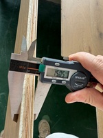 Parquet contrecollé Bowin en chêne blanc fumé huilé UV de qualité ABCD, brossé, à languettes et à coller