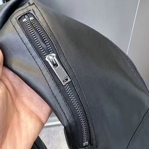 Chaqueta de hombre moderna de ajuste holgado con cremallera, informal de otoño, de cuero PU, cuello alto, camuflaje no tejido, impermeable - Product Image 4