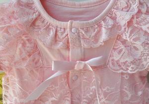 Ropa de Bebé al por Mayor a Precio Económico, Romper Rosa con Volantes de Encaje para Bebés - Product Image 4