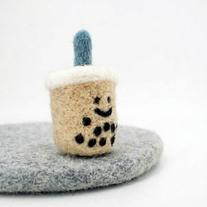Té Boba Adorable Hecho con Fieltro Agujado con Detalles para Juego de Imitación Infantil y Decoración de Habitaciones: Comercio Justo y Hecho de Forma Ética - Product Image 5