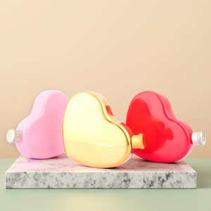 Gourde à <span class=keywords><strong>whisky</strong></span> en acier inoxydable 304 en forme de cœur, pour homme et femme, 5 onces, rouge, portable, <span class=keywords><strong>petite</strong></span> et plate, pour l'extérieur - Product Image 2