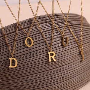 Nuovo Design minimalista collana con ciondolo con lettera iniziale placcato <span class=keywords><strong>oro</strong></span> placcato in acciaio inossidabile senza collana di dichiarazione - Product Image 1