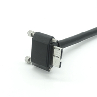 Adaptador USB 3.0 Macho a Micro USB 3.0 Macho en Ángulo Recto con Montaje de Panel con Tornillo, Carga Rápida, Conexión de Red Estable