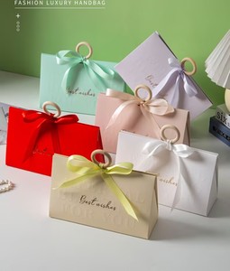 Luxuriöse Hochzeits-Süßigkeiten-Geschenkbox mit Geprägtem Goldfolien-Logo Günstige Vorrätige Geschenkboxen 1 Stück Faltbare Dreieckige Geschenkboxen - Product Image 6