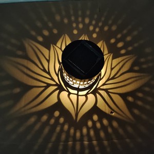 Lampe murale solaire en fer forgé, lumière décorative de jardin extérieure à LED, forme cylindrique, 12V DC, alimentée par énergie solaire - Product Image 4