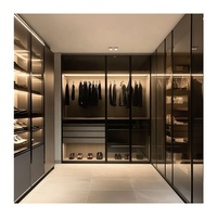 Meuble de dressing de luxe avec armoire intégrée en verre fumé et cadre en aluminium pour hôtel