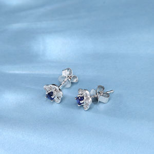 Pendientes de Botón de Oro Blanco Sólido de 18K Hechos a Mano con Zafiro y Perla de Agua Dulce, Elegantes, con Forma de Flor, Regalo para Fiestas, Uso Diario para Mujer - Product Image 3